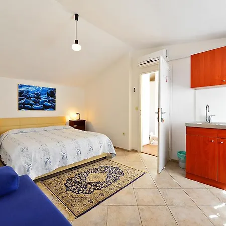 فندق مبيت وإفطار Kuljis 3*