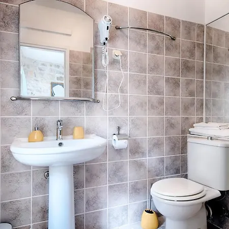 فندق مبيت وإفطار Kuljis 3*