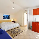 Bed & Breakfast Kuljis 3*