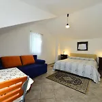 Bed & Breakfast Kuljis 3*