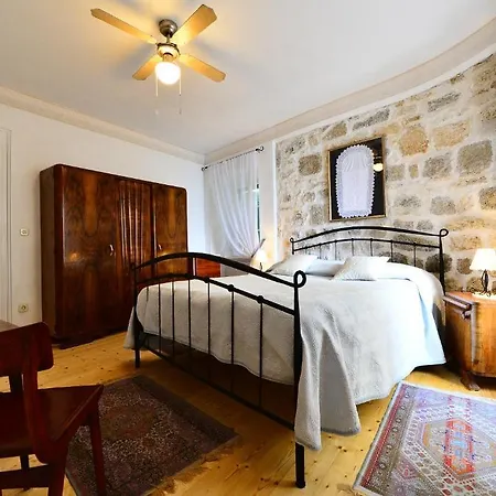 Bed & Breakfast Kuljis 3*