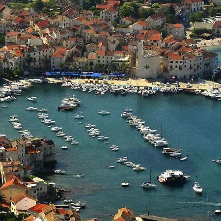 库尔基斯住宿加早餐旅馆 住宿加早餐酒店 Komiža