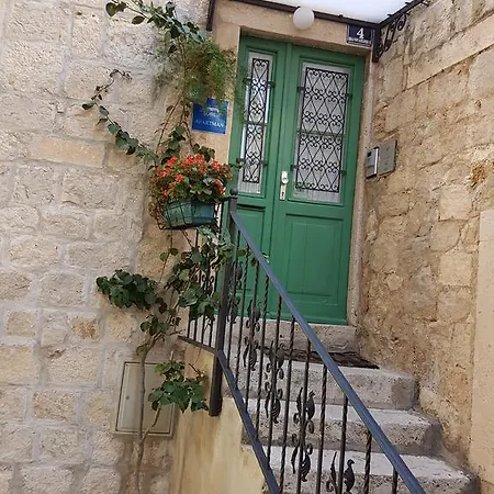 Kuljis 3* Komiza