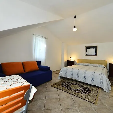 Bed & Breakfast Kuljis 3*