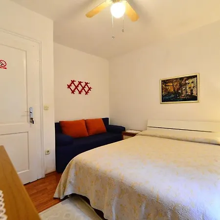Kuljis Bed & Breakfast Komiza